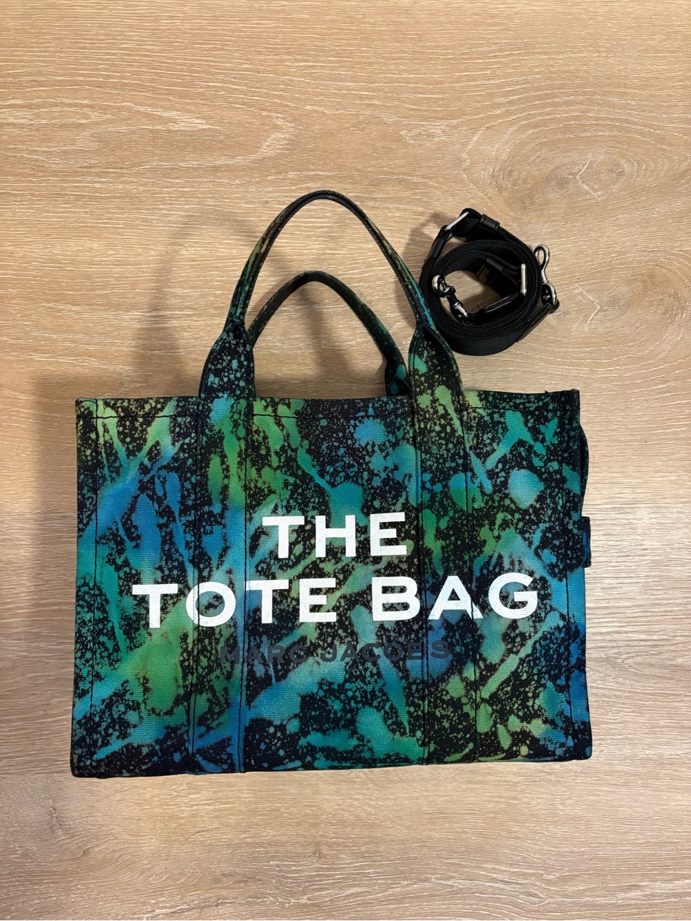 Medium Marc Jacobs “Mother Earth Splatter” 🌎 The Tote Bag